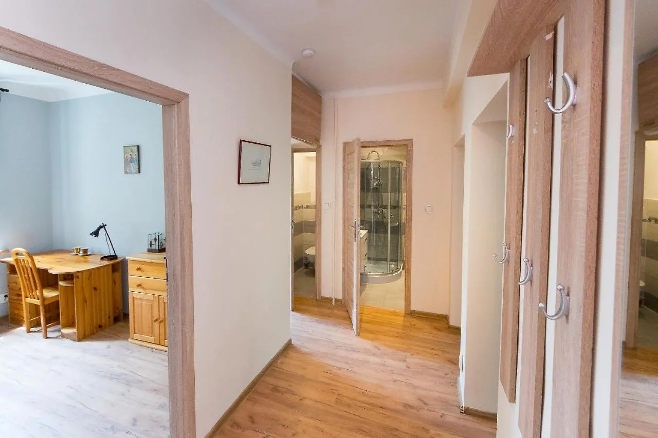 3-Bedroom Flat In City Center P4You Pl Krakau Apartment